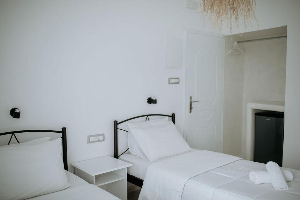 Hotel Thirasia Fira  Phòng bức ảnh
