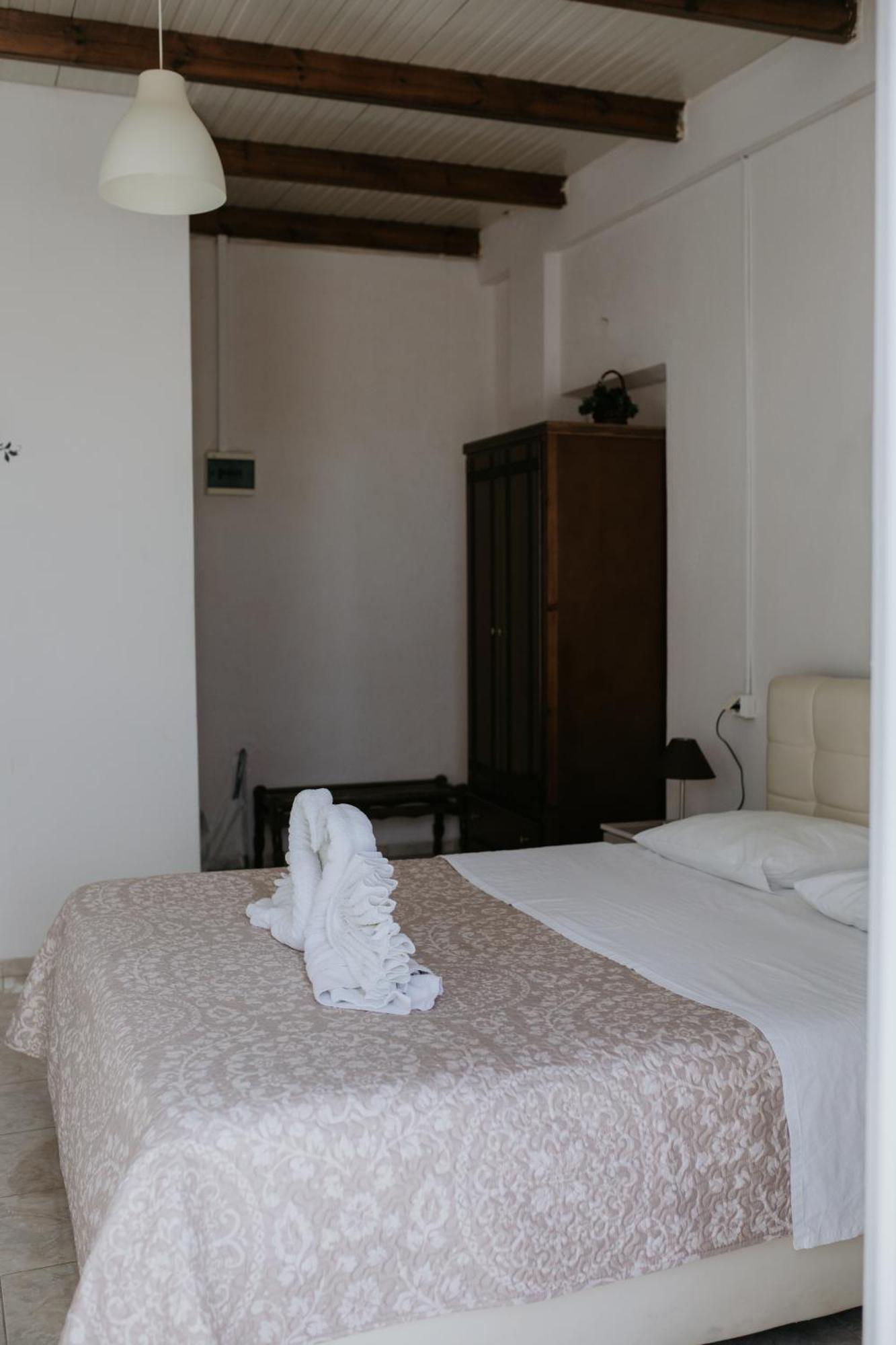Hotel Thirasia Fira  Phòng bức ảnh