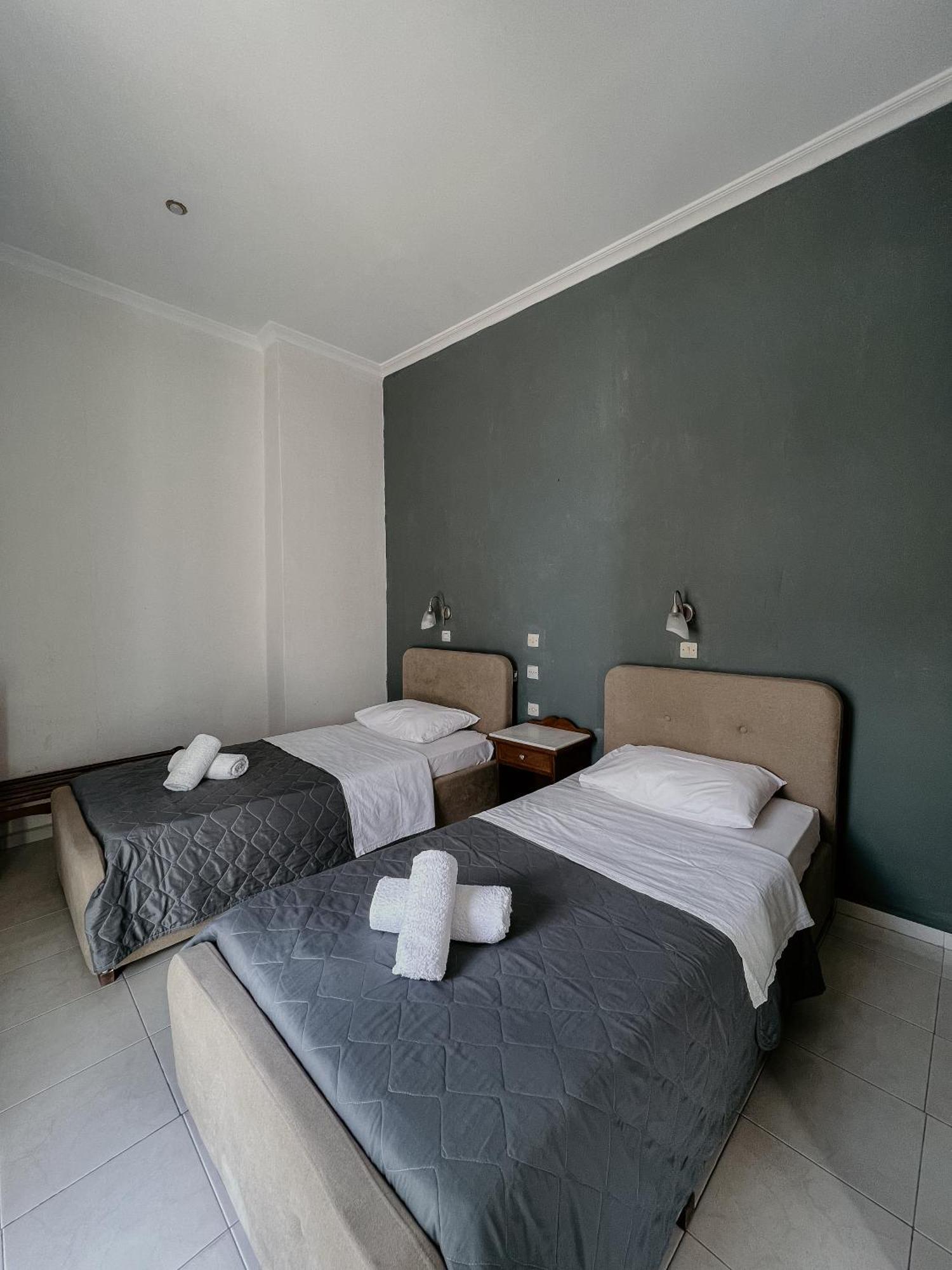 Hotel Thirasia Fira  Phòng bức ảnh